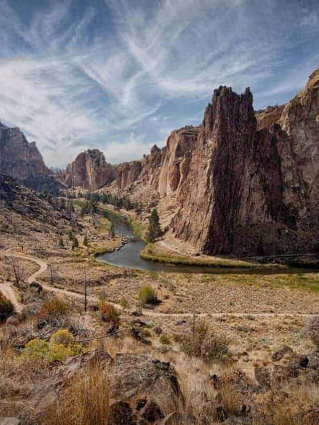 trail in smith rock state park