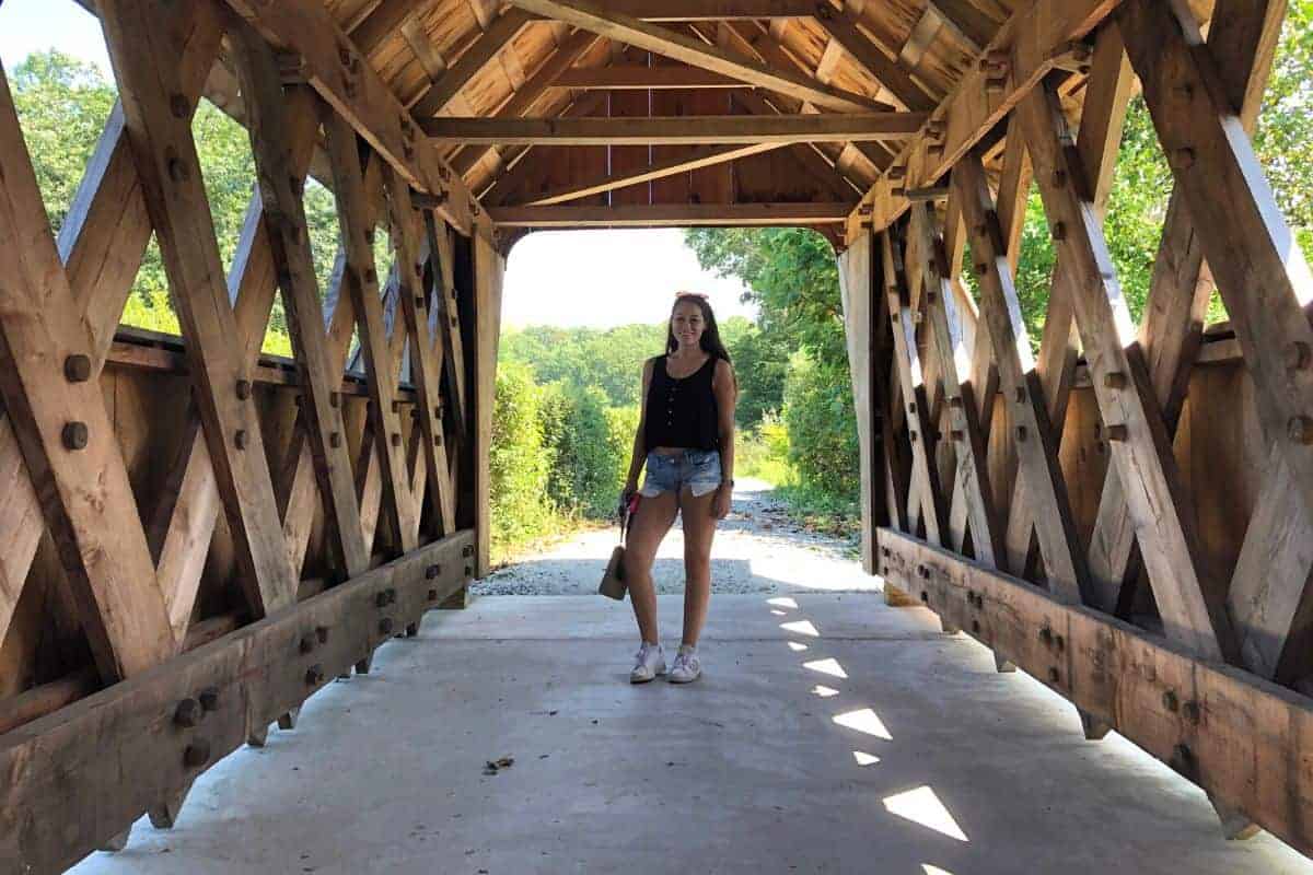 girl posing in wooden bridge.