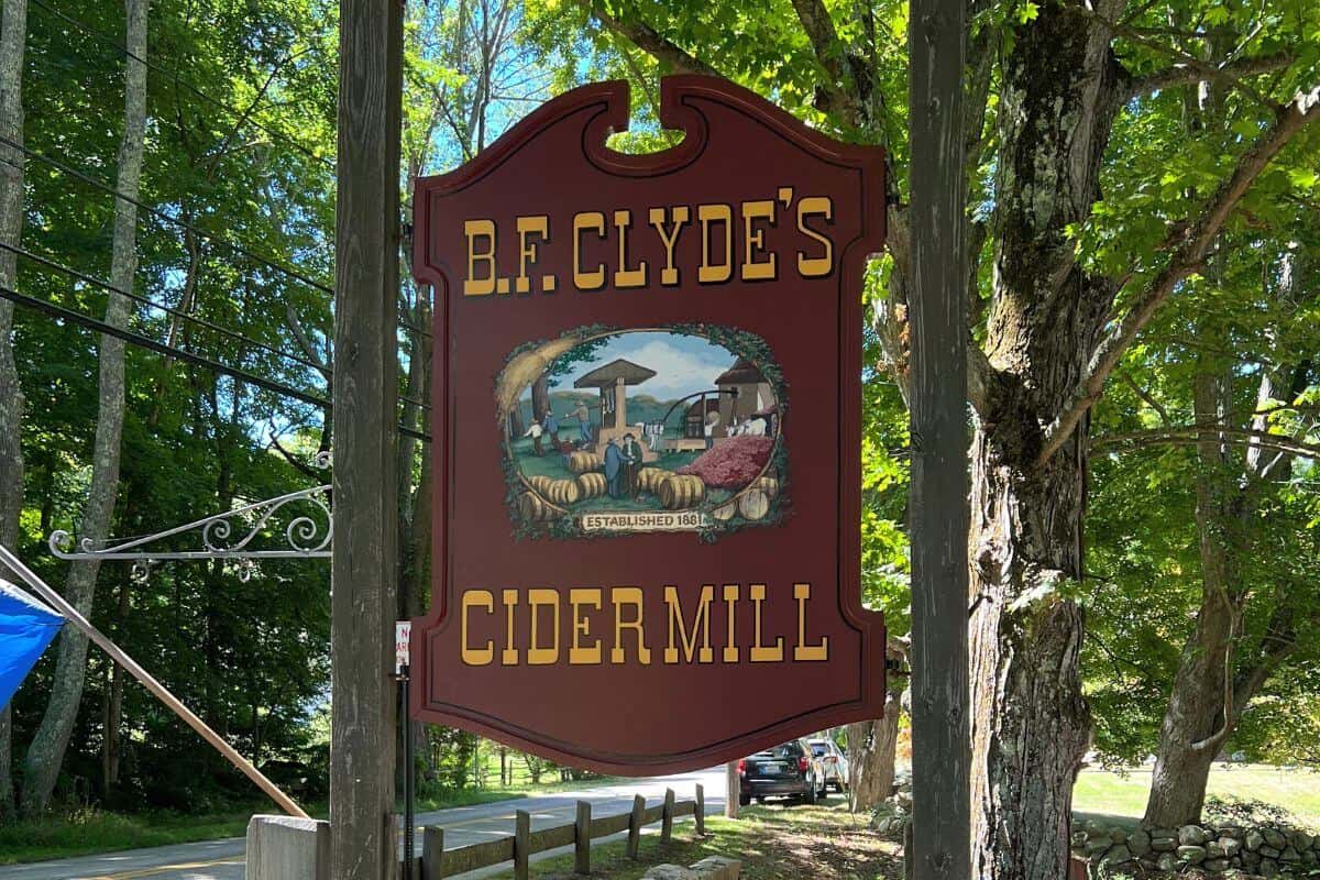 bf clydes cider mill sign.